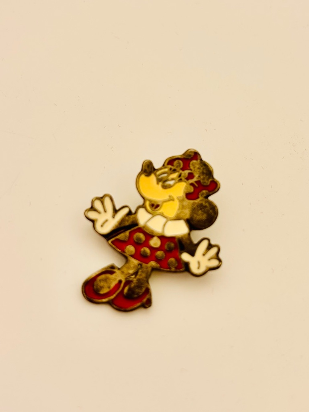 Vintage Minnie Mouse Pin – Disney – SUS Vision – 90s Collectible